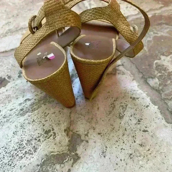 New NORDSTROM RACK Carrie Wedge Sandal in Tan - Picture 2 of 4